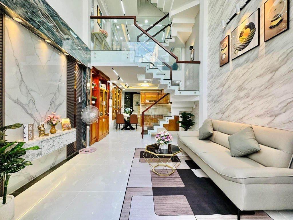 Nhỉnh 5 tỷ có em 4 tầng xinh lung linh xe hơi trú Phạm Văn Chiêu 44m2 gần chợ Thạch Đà.