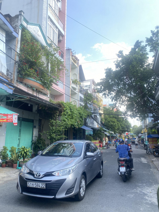 K-ẹ-t T-i-ề-n B-á-n G-ấ-p Nhà 4 Tầng Khu Chợ Vải 64m2, Ở Và 10 Phòng thuê. Chỉ 5 Tỷ 250 Thương Lượng