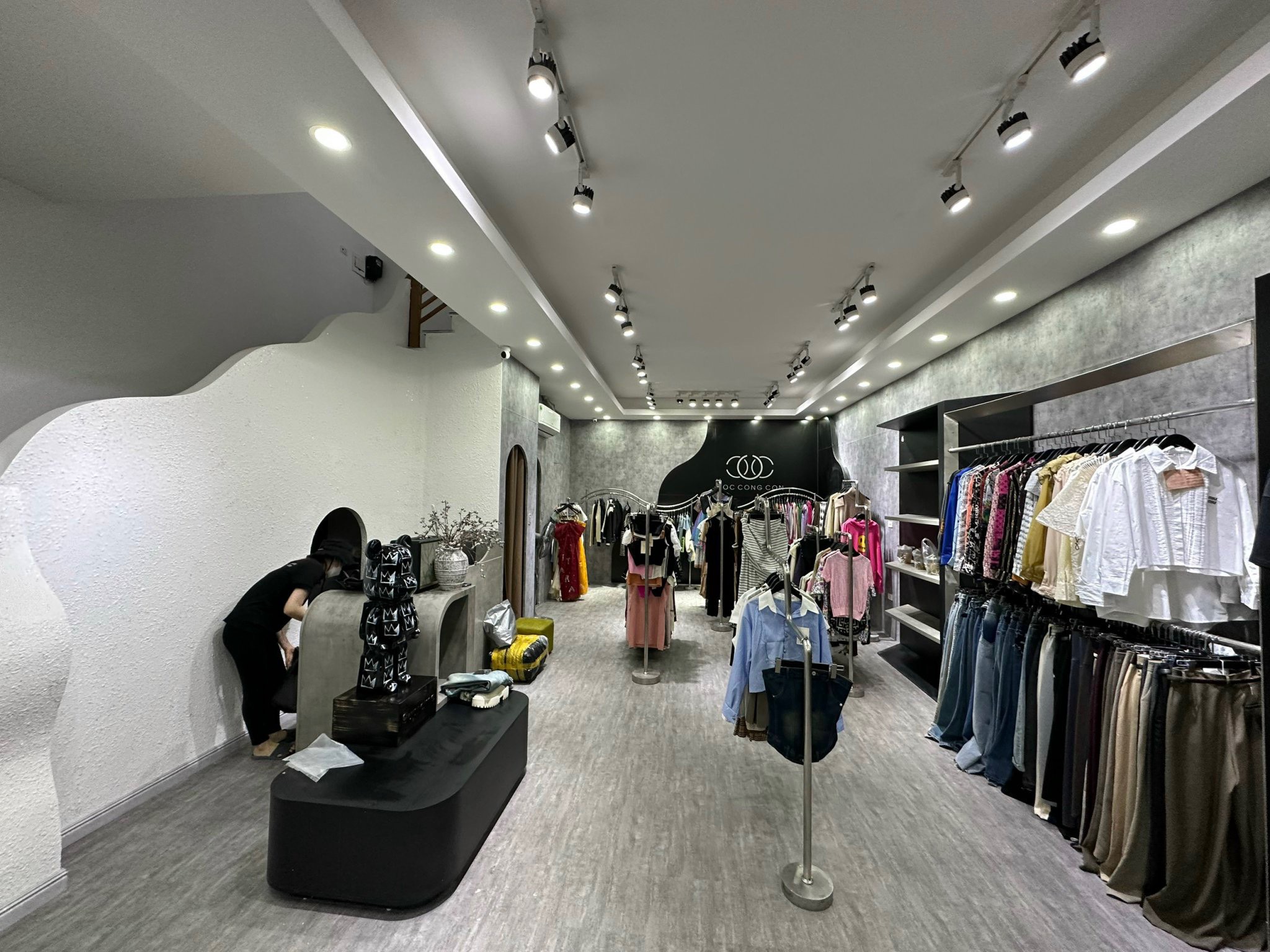 SANG NHƯỢNG MẶT BẰNG KINH DOANH ĐỊA CHỈ: A27 Vincom Lê Hoàn ( dãy shop mặt Lê Hoàn, p. Điện Biên, Tp. Thanh Hoá
