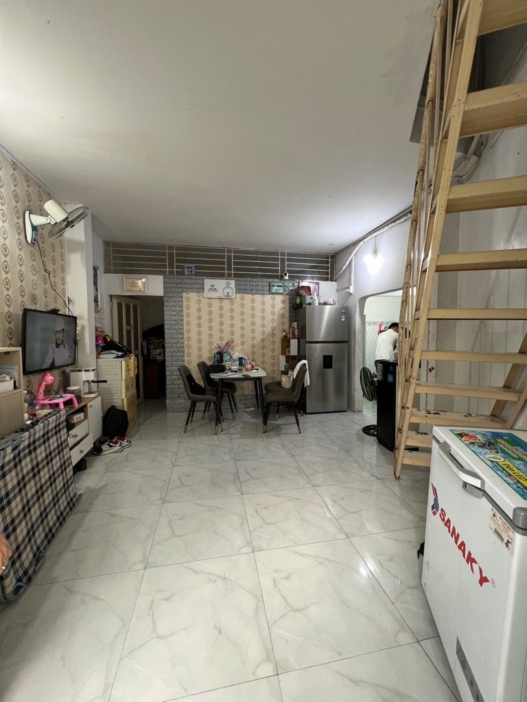 Nhà bán Mai Thị Lựu Đa Kao Quận, DT: 38m2 , 2 Tầng , 3PN , nở hậu Giá 4 tỷ 8