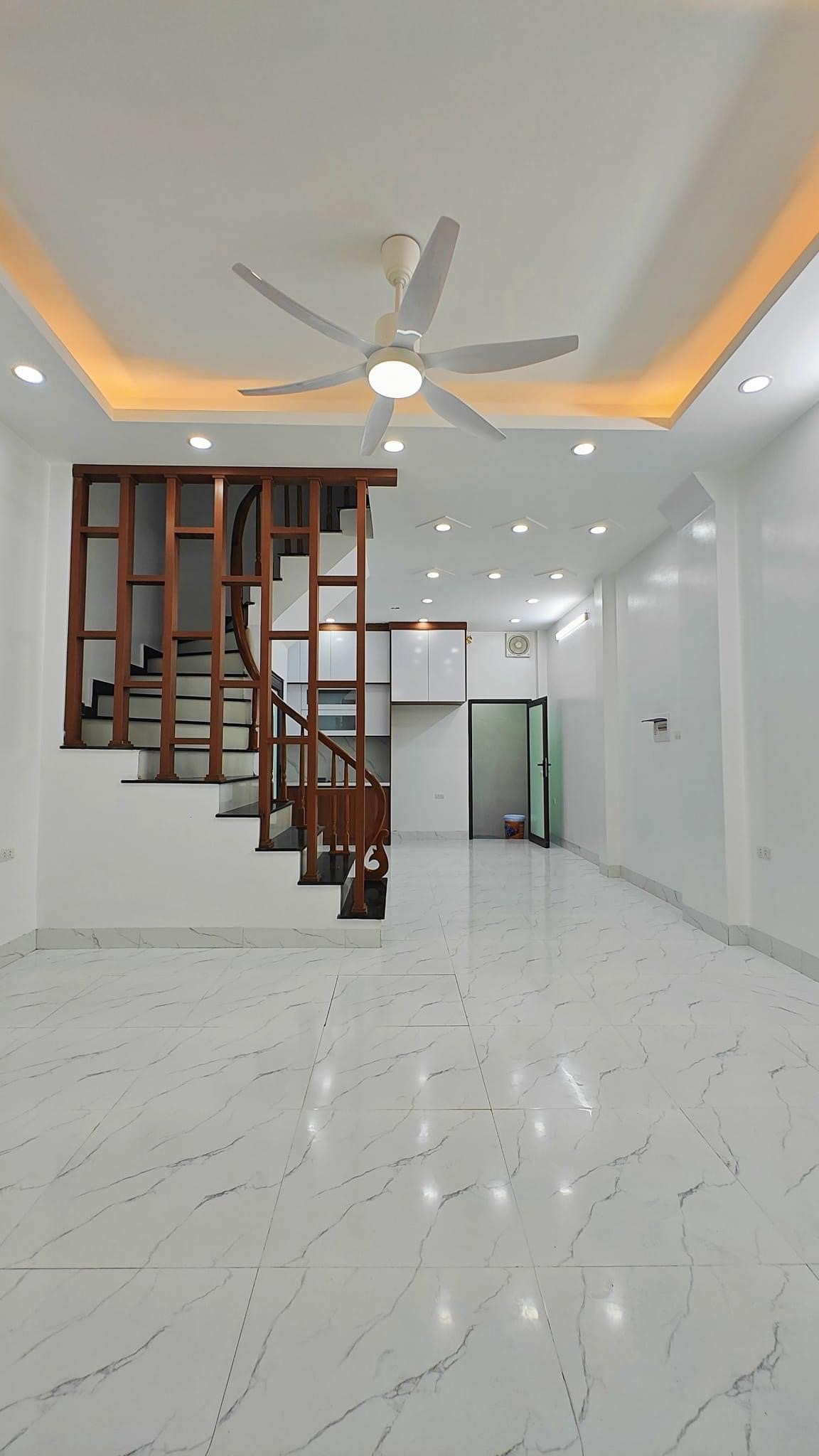 BÁN NHÀ TRẦN KHÁT CHÂN HAI BÀ TRƯNG - 50M 5T MT 4.5M - HƠN 5 TỶ SĐCC CÁCH MẶT PHỐ 10M TỔNG 7 PHÒNG CHO THUÊ