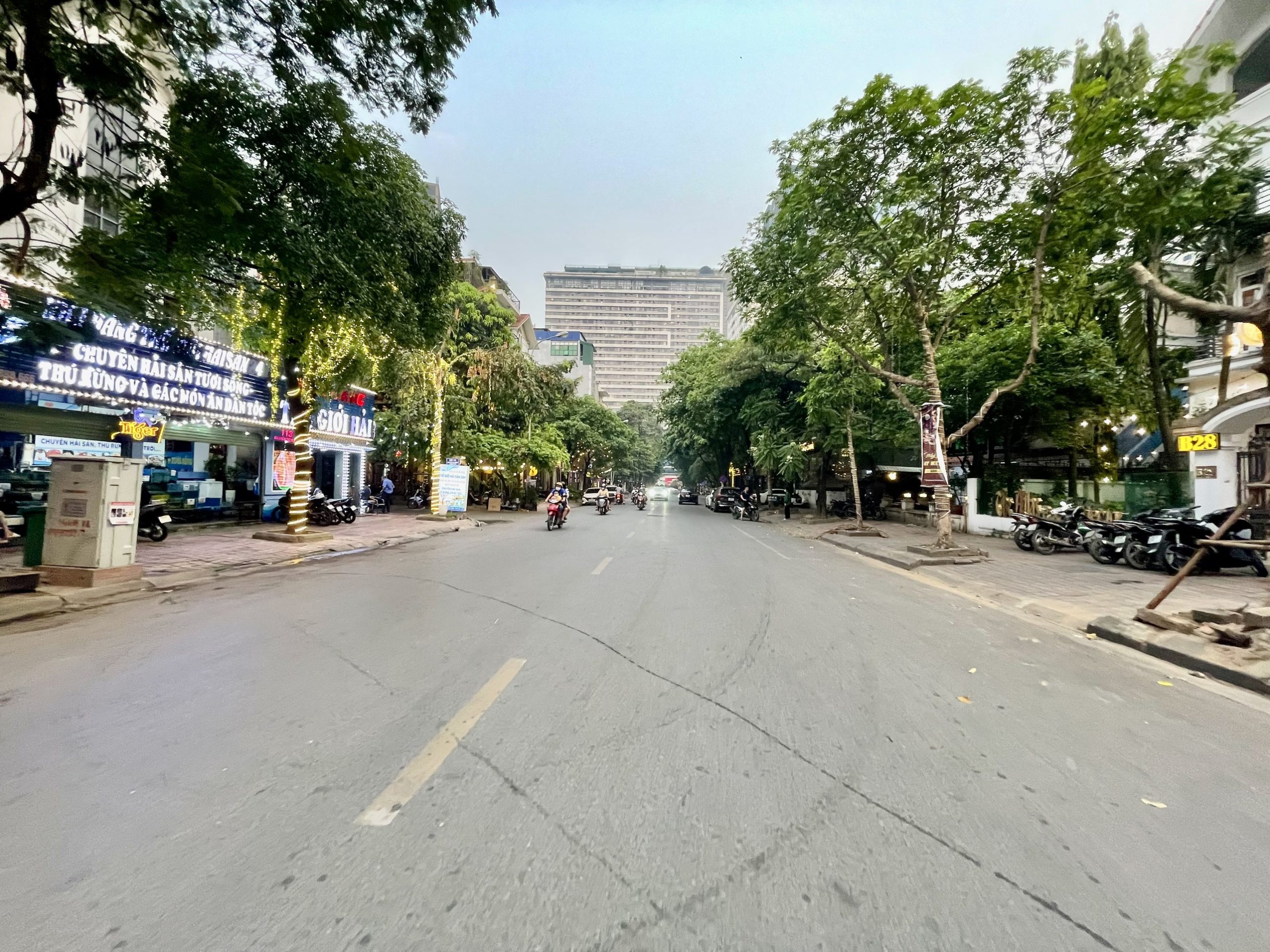 MẶT PHỐ SẦM UẤT - KINH DOANH ĐỈNH - HIẾM BÁN. Nguyễn Thị Định, Cầu Giấy