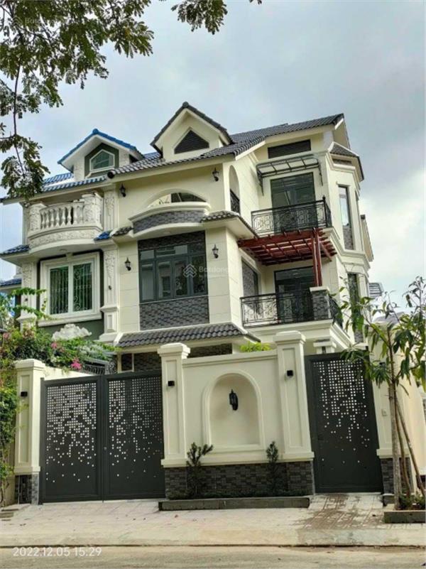 Bán gấp căn biệt thự 200m2 - Lỗ 5 tỷ - 28tỷ - 23tỷ. Ngân hàng định giá 70%