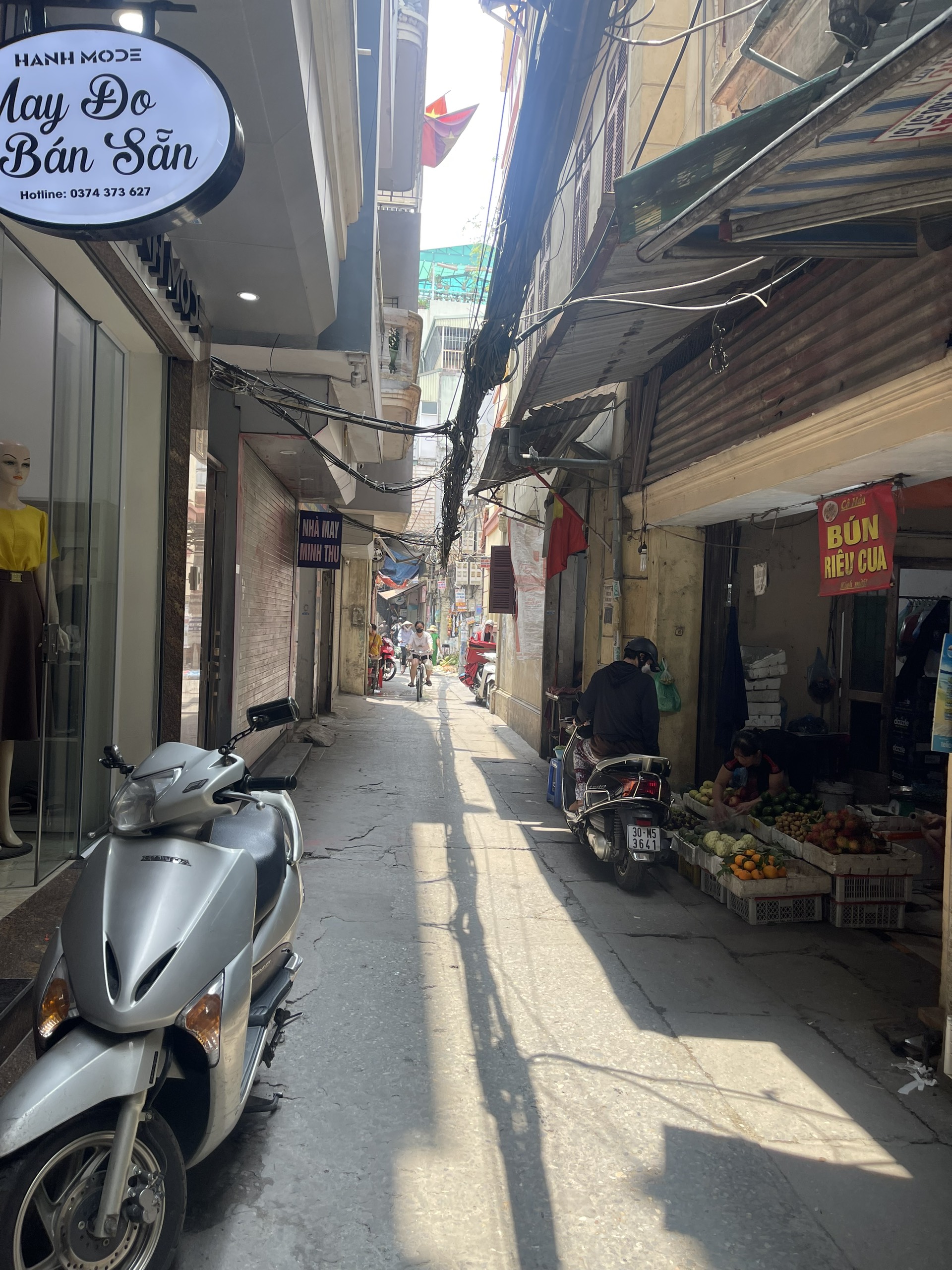 Bán nhà riêng mặt ngõ kinh doanh phố Ngọc Hà 40m2 7 tầng thang máy. Giá 9,7 tỷ. Ô tô tránh cách 30m