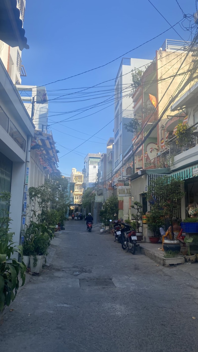 Bán nhà hxh Tạ Quang Bửu 62m2 ngang 4,1 m phường 2 quận 8 4 tàng chỉ 8.5 tỷ