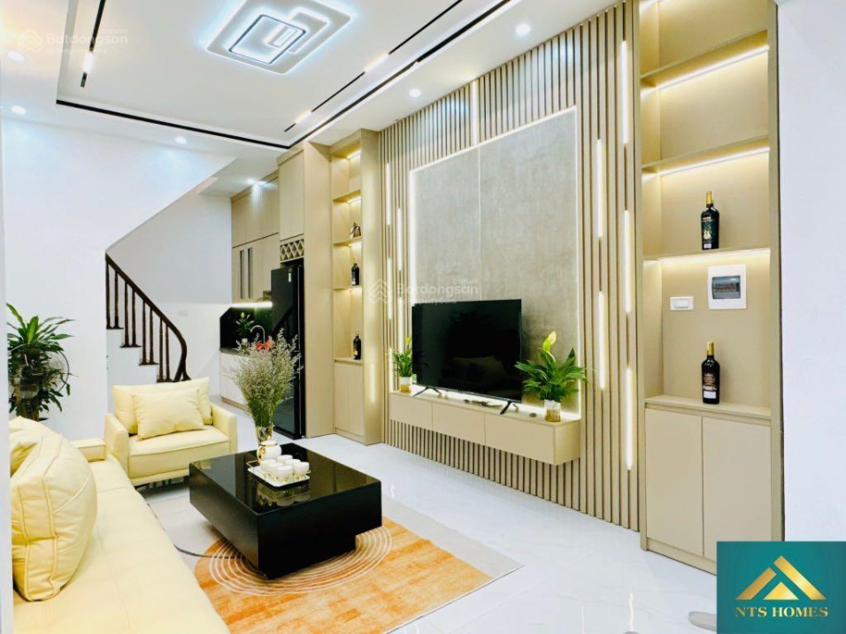 BÁN NHÀ HOÀNG MAI - Ô TÔ ĐỖ CỬA NGÀY ĐÊM - FULL NỘI THẤT LONG LANH - SĐCC - CHỈ HƠN 5 TỶ