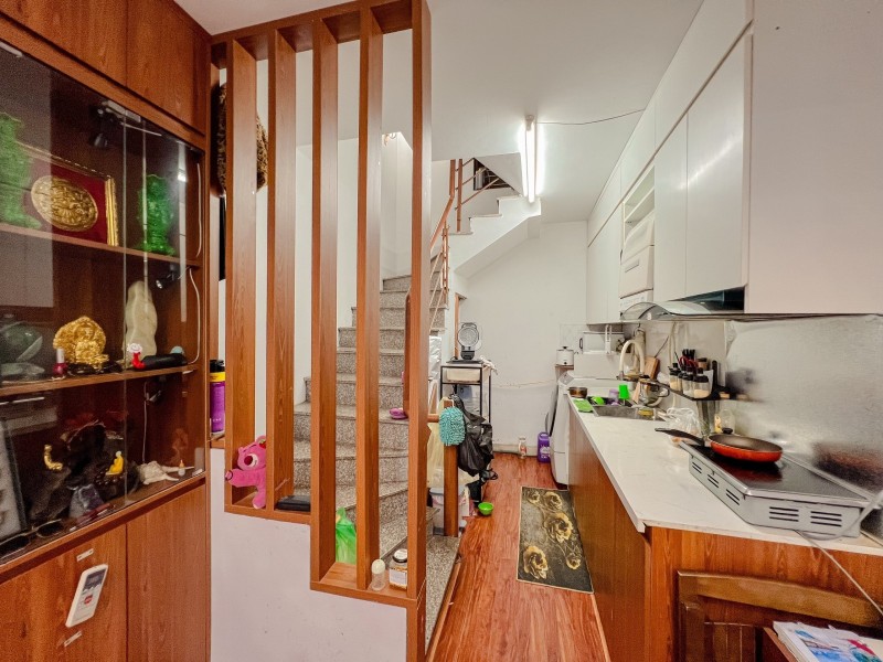 Bán nhà Trích Sài, Tây Hồ 32m, ngõ thông, gần phố, cạnh Hồ Tây chỉ 4.5 tỷ