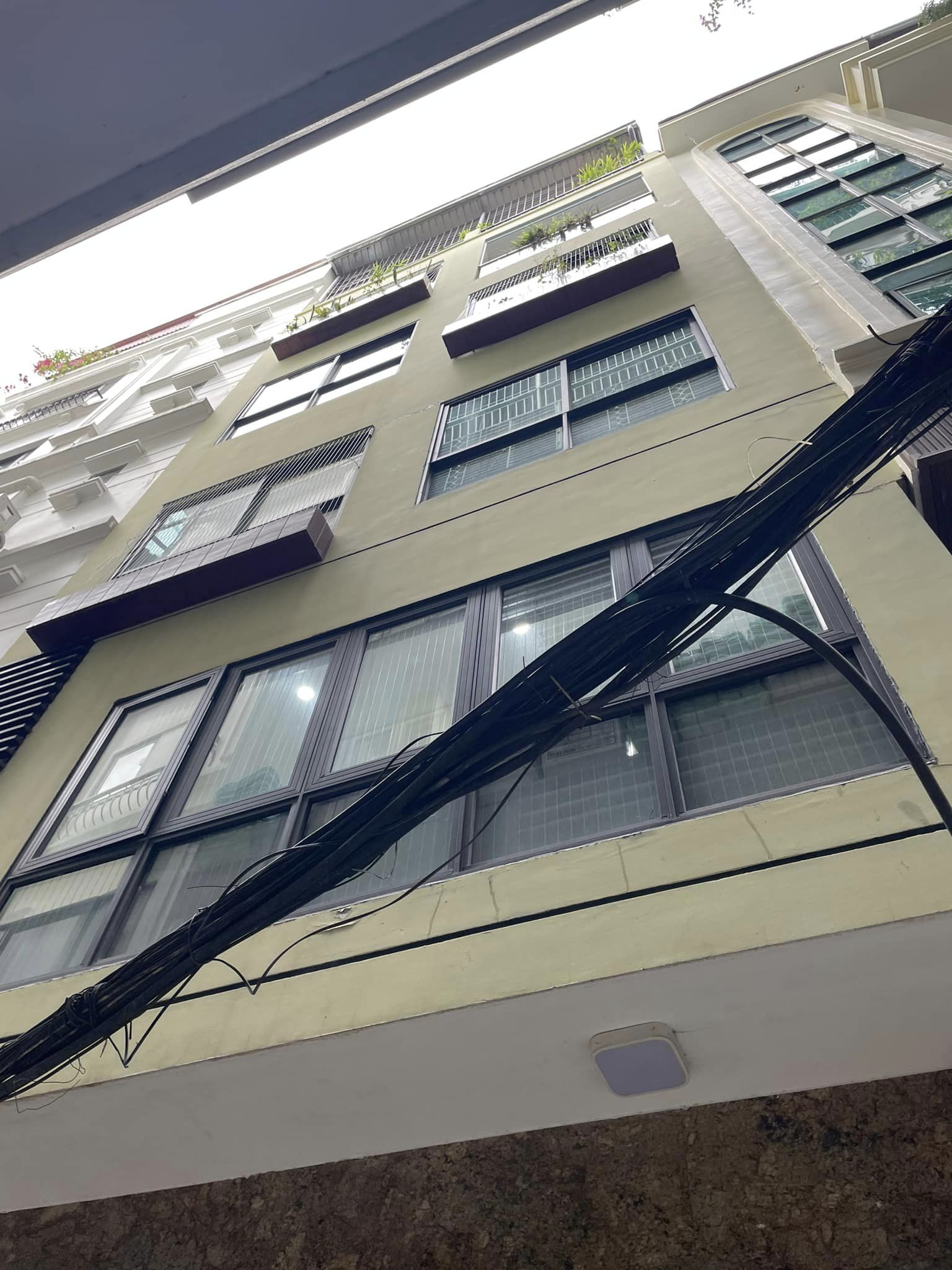 Bán nhà liền kề khu phân lô 40 Xuân La, quận Tây Hồ, 75m2 x 5 tầng đẹp, hiện đại, mặt tiền 5m, đường nhựa có vỉa hè, 2 ô tô tránh.