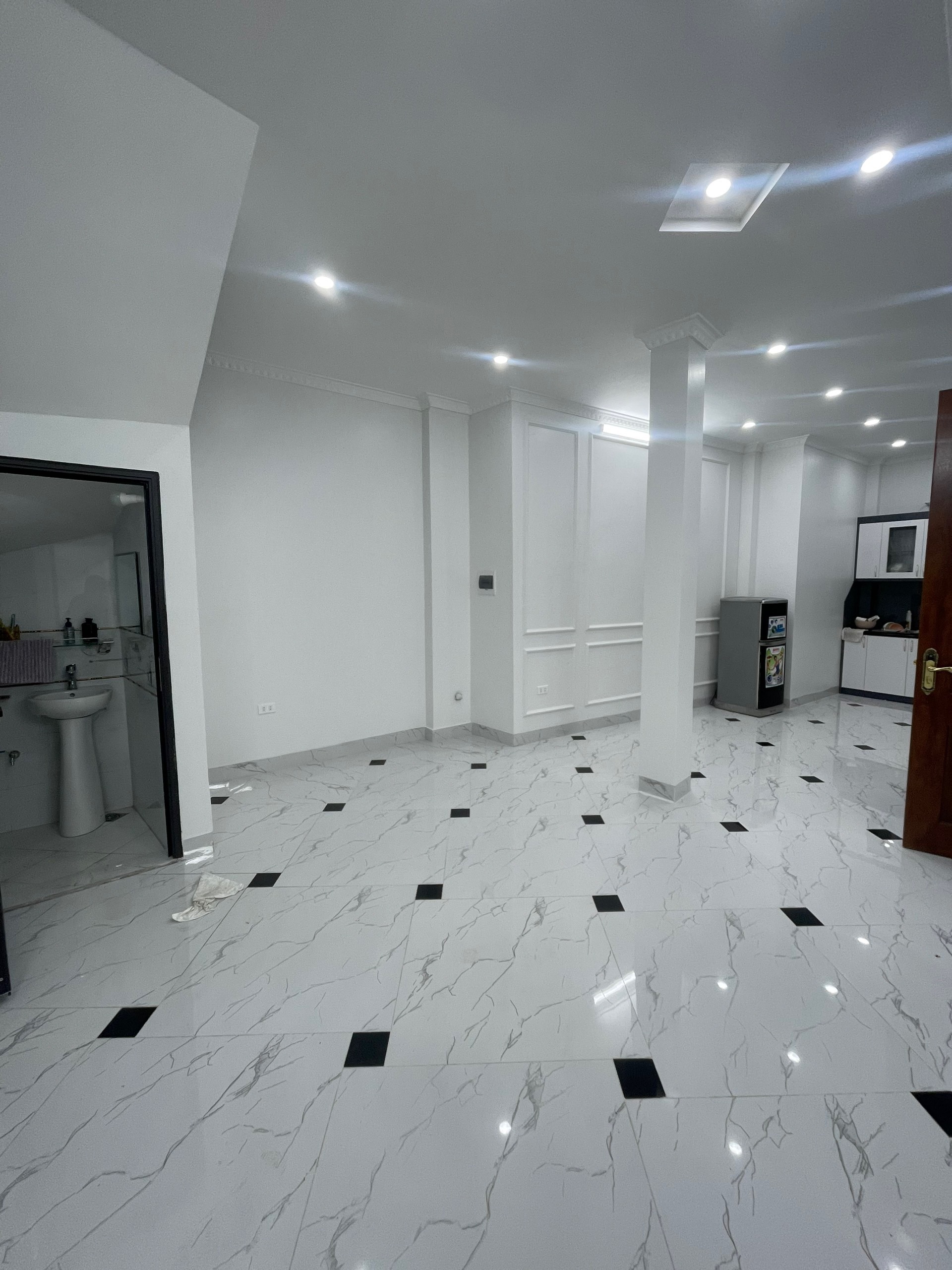 BÁN NHÀ DƯƠNG VĂN BÉ HAI BÀ TRƯNG SÁT TIMES CITY - 65M 5 TẦNG - CHỈ HƠN 5 TỶ SĐCC NHÀ XÂY MỚI 6PN Ở SƯỚNG