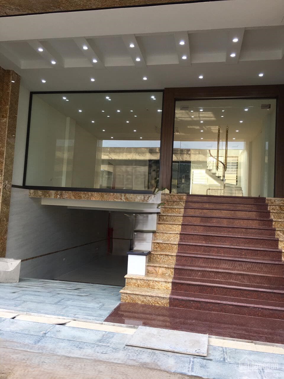 Cho thuê mbkd mp Khuất Duy Tiến-Thanh Xuân DT 110 m2 - Giá 26 Triệu (CTL) - KD sạch sẽ