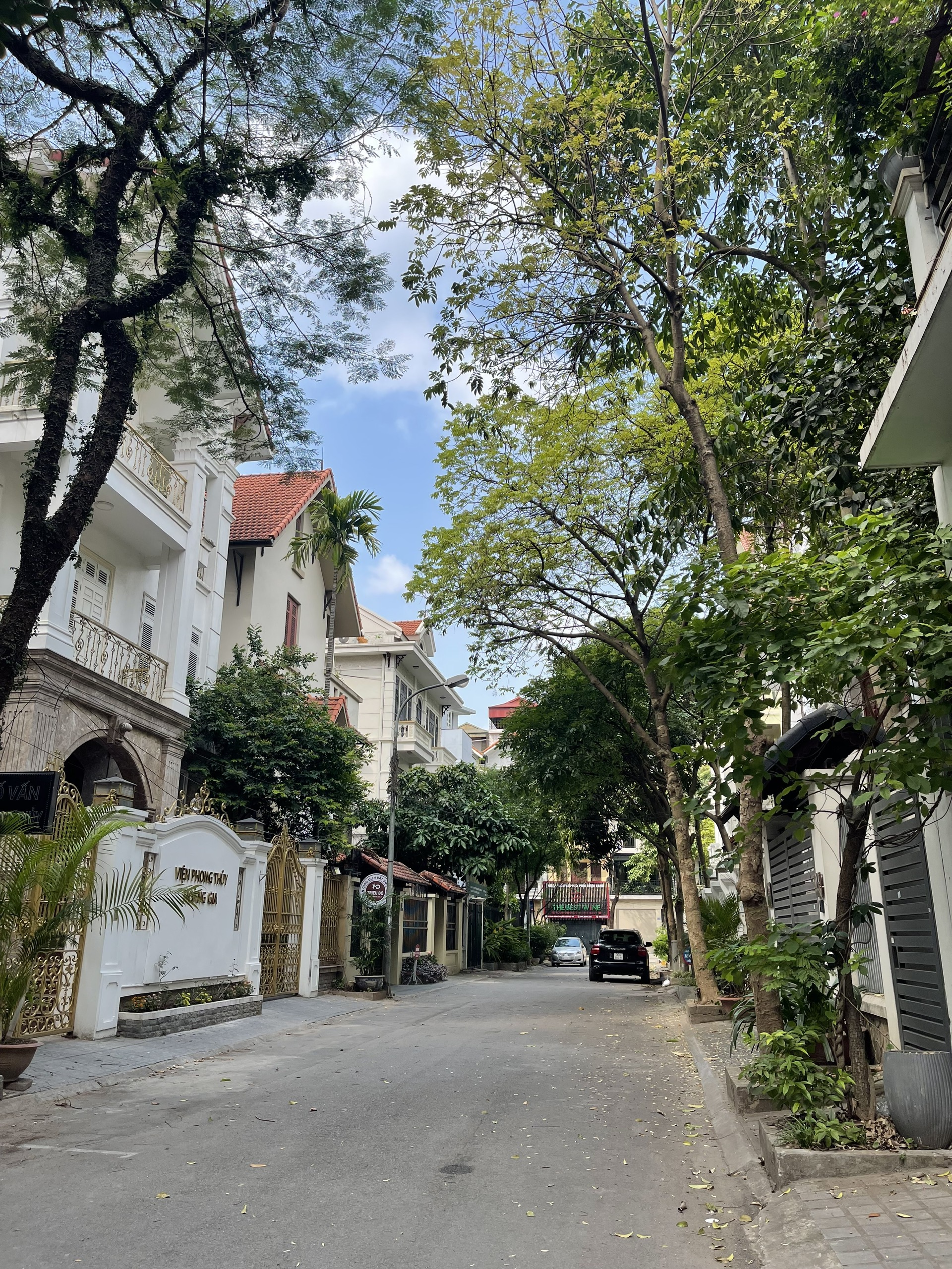 (HIẾM) Bán mảnh đất siêu đẹp phố Dương Văn Bé - Hai Bà Trưng, ô tô tránh, gần phố, 300m2, 29.8 tỷ