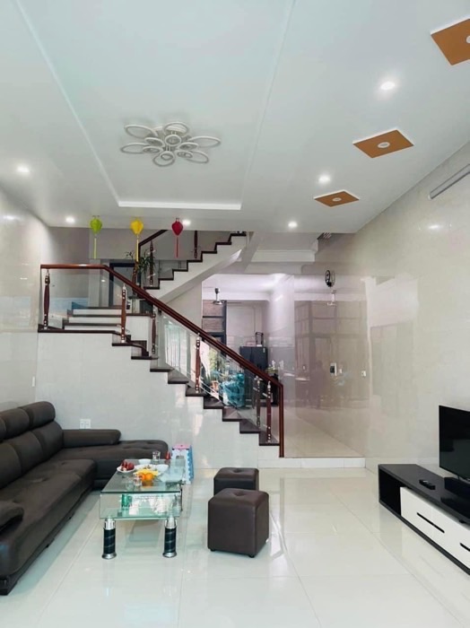 Bán Căn Nhà Lô Góc ,Ngõ To , Oto ra vào Ngọc Lâm Thông sang Nguyễn Văn Cừ DT 34m2 , 5 tầng , Giá 5.8 tỷ