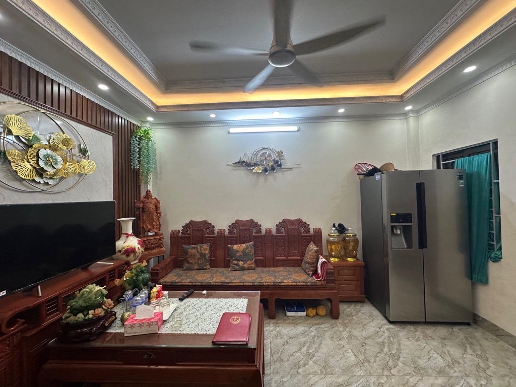 Bán Nhà Phố NGọc Lâm , Ngõ Thông Nguyễn Văn Cừ ,DT 40m2, 4 Tầng , Giá 4.95 tỷ