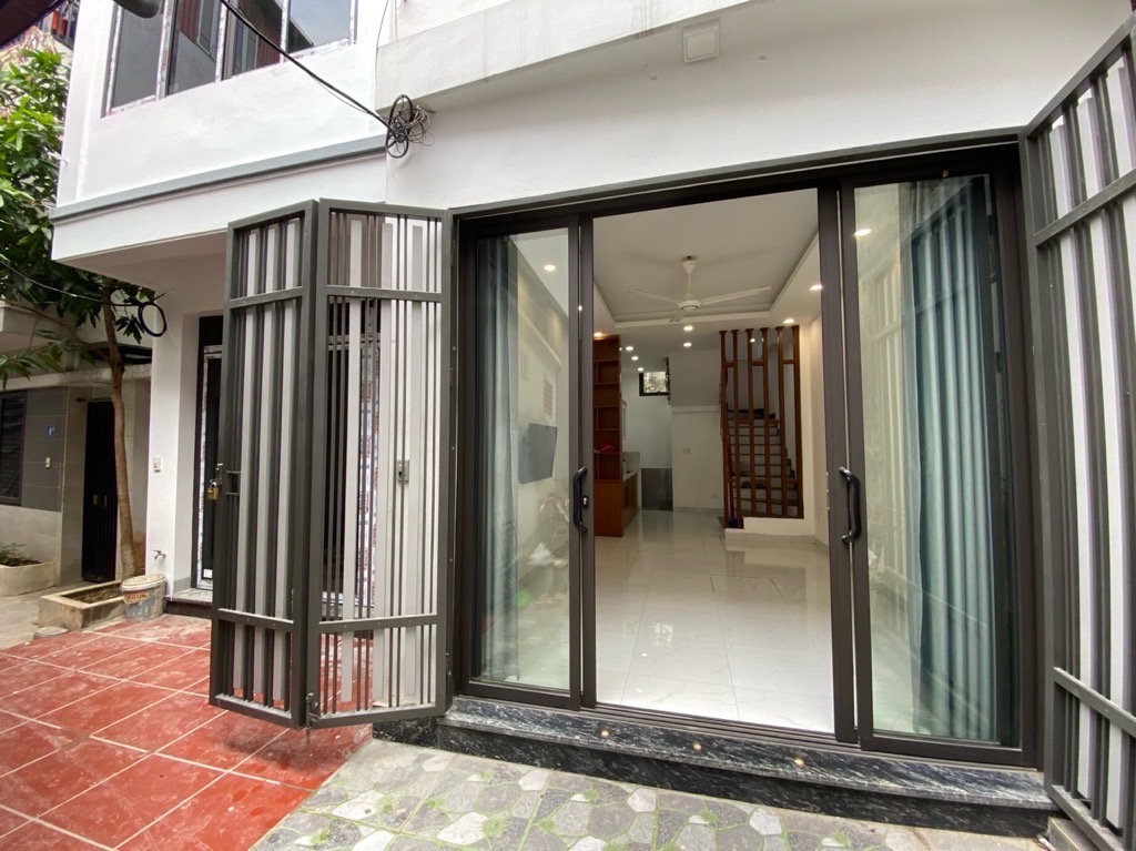 Bán Nhà Phố Ngô Gia Tự 5 tầng ,Giá nhỉnh 4 tỷ , Ngõ thông