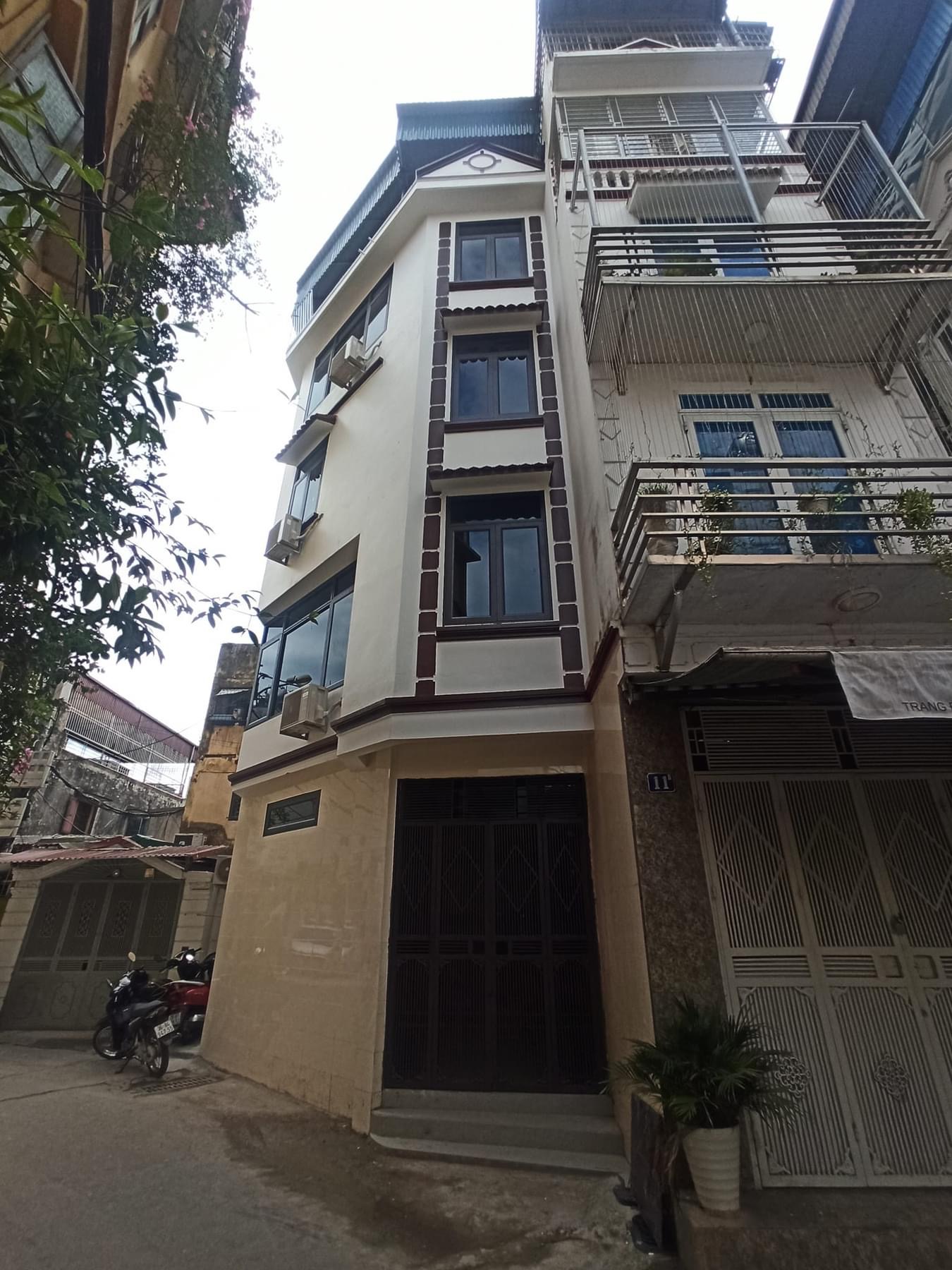 Bán Nhà Lô góc - oto đỗ cửa tại phố Tân Mai . Nhà xây mới 5 tầng - chủ thiện chí bán 3,95 tỷ có Thương Lượng .