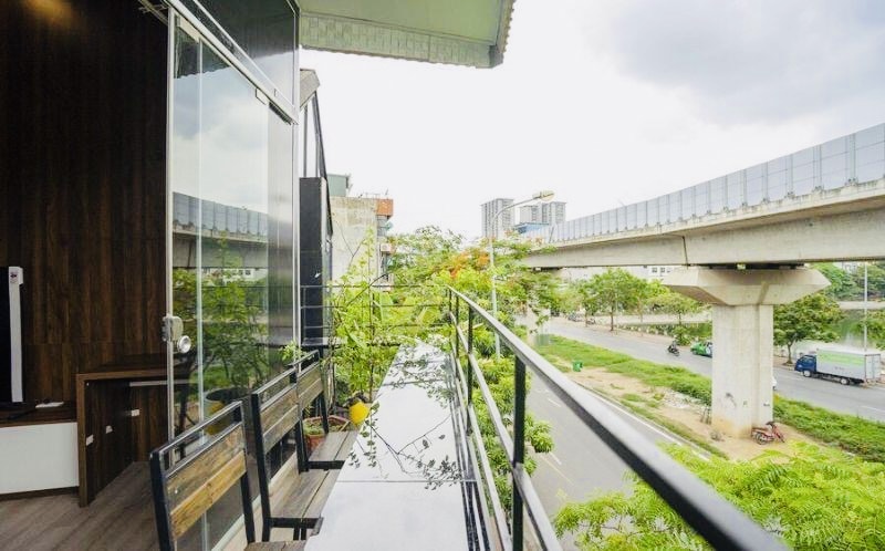 Bán nhà mặt phố view hồ Hoàng Cầu, Đống Đa. 50m2 3T 1 tum, mặt tiền 4.8m. Vỉa hè, kinh doanh khủng. Cần bán Gấp