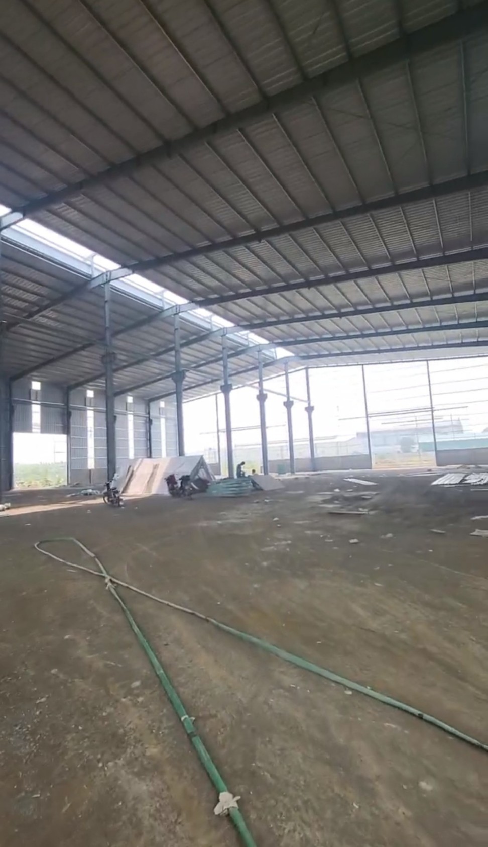 Cho thuê kho, xưởng tại 198 Bát Khối, gần UBND phường Long Biên, dt 1000m2 kho cao 6.5m, giá 65k/m2