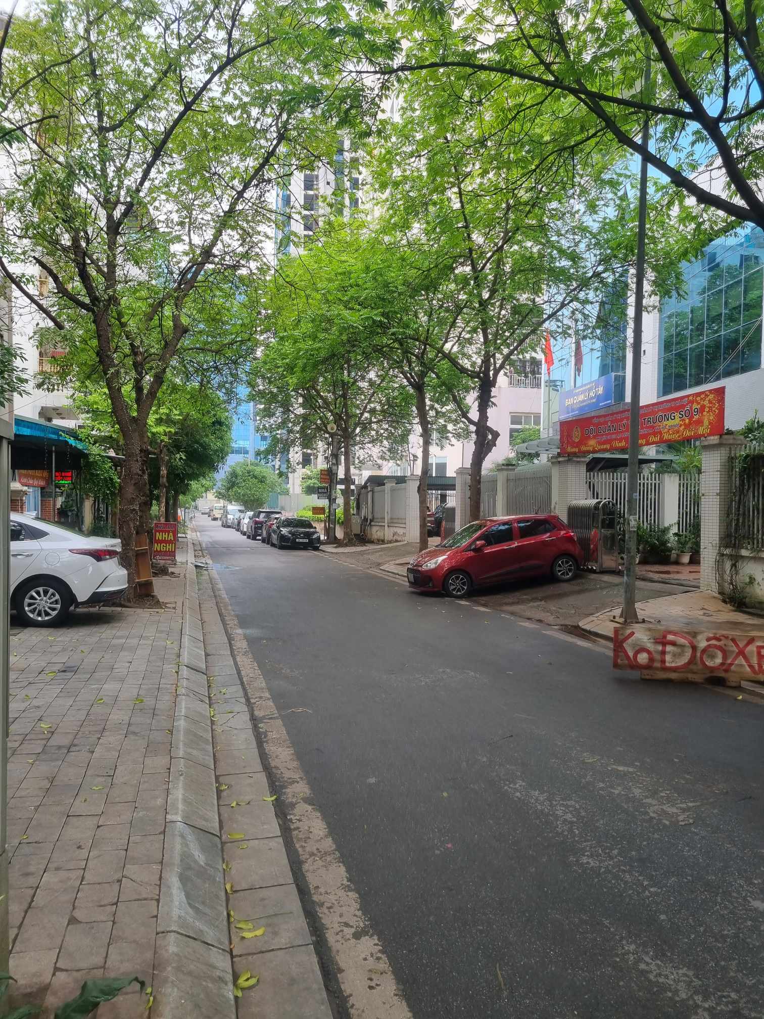 Bán nhà ngõ 647 Lạc Long Quân 95m2 mặt tiền 5m lô góc vỉa hè kinh doanh gần Lotte Mall