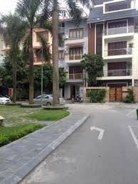 Bán biệt thự, liền kề 173 Xuân Thủy. DT 132m2, thang máy hoàn thiện đẹp, giá 31.8 tỷ