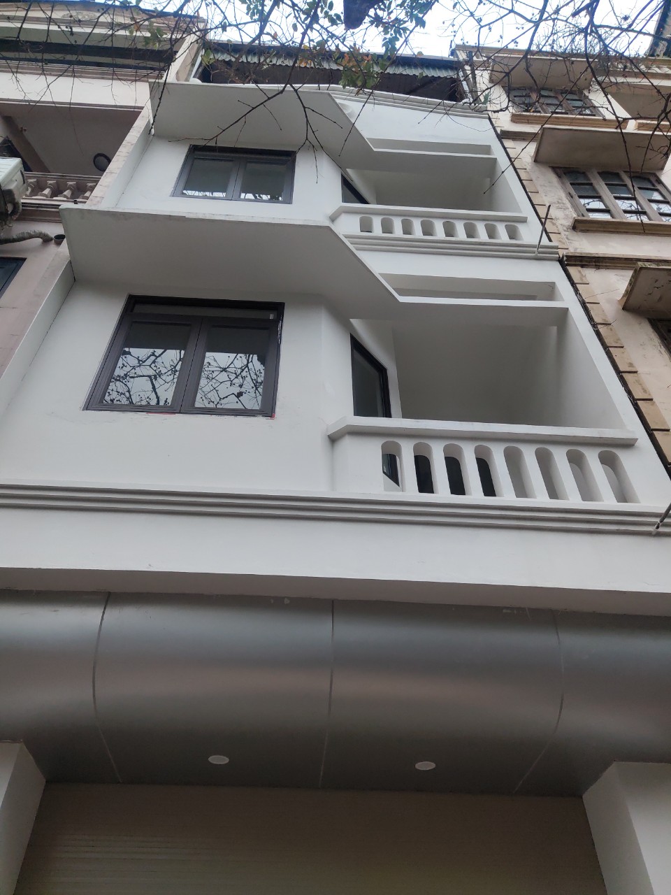 NHÀ ĐẸP GẦN HỌC VIỆN TÀI CHÍN - BẮC TỪ LIÊM - DT84M2 -MT4,7M - 4 TẦNG - KINH DOANH ĐỈNH