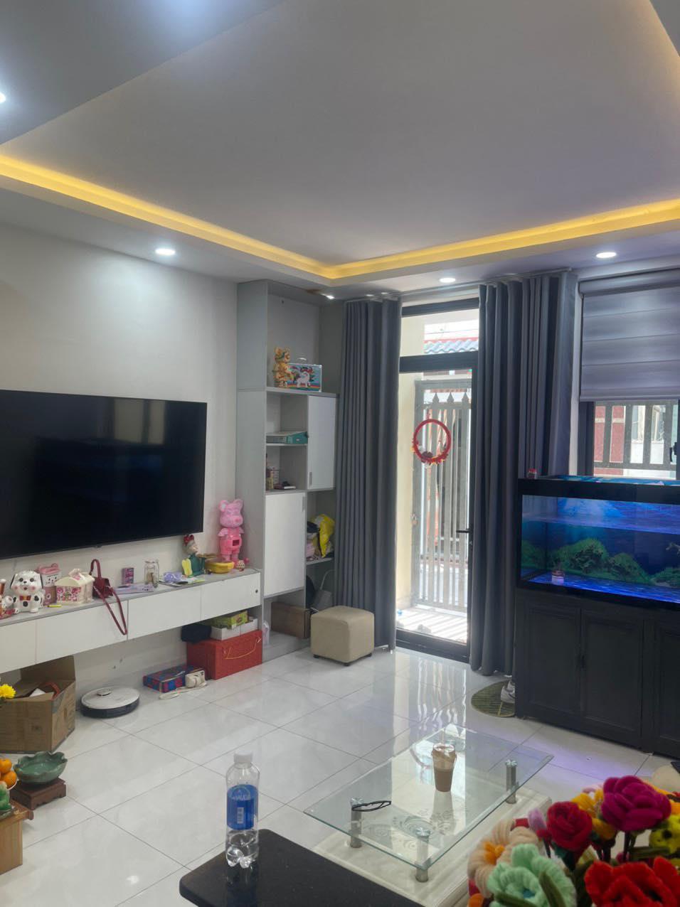 SIÊU PHẨM TRUNG TÂM GÒ VẤP, SÁT PHẠM VĂN ĐỒNG, SÂN BAY 5 PHÚT, 3 PHÚT TRƯỜNG ĐHCN 4, NGANG KHỦNG 6.1M, NỘI THẤT CƠ BẢN,