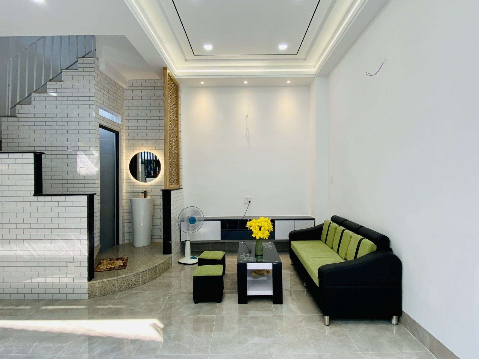 Nhà HXH Phan Huy Ích, 32m2 3Tầng. Đối diện trung thương mại Emart 2. Chỉ Với 3.7tỷ