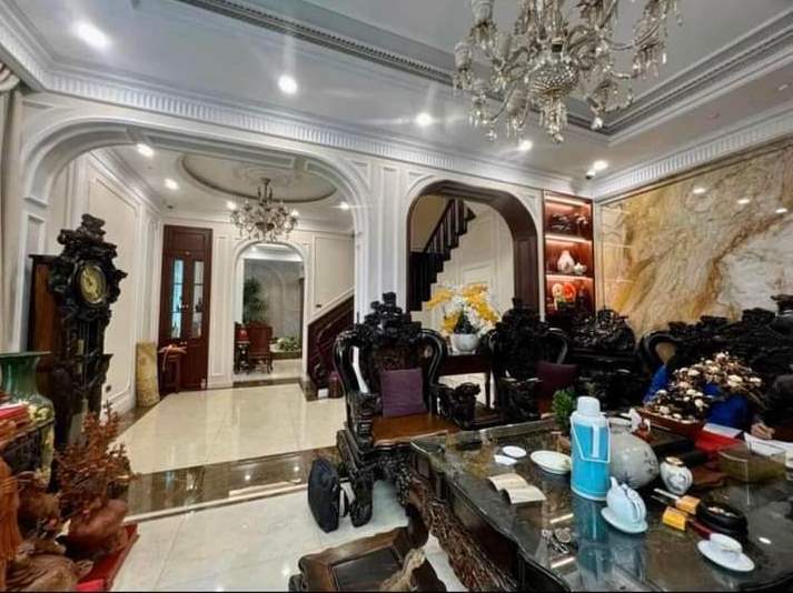 Tôi bán nhà mặt phố Phố Trạm sầm uất gần AEON Mall Long Biên 86m2 chỉ 19 tỷ. LH 0989.62.6116