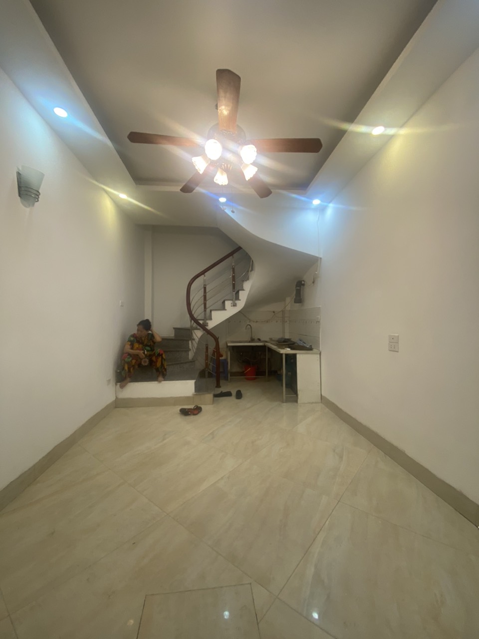 Văn Cao, Ba Đình 20m, 4T, mt 3,2m, giá 3,5 tỷ ĐỦ CÔNG NĂNG - SỔ HOA HẬU - 10M Ô TÔ - VÀI BƯỚC RA PHỐ