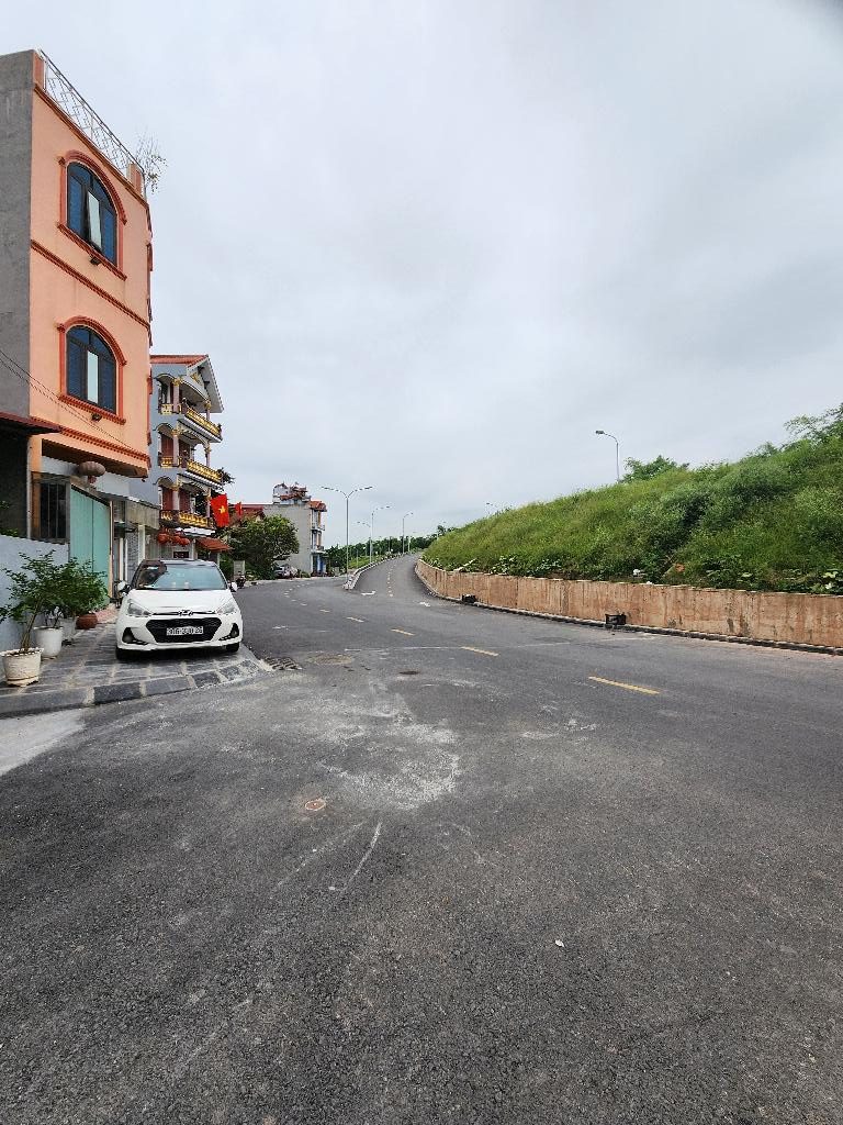 Cực HIẾM! Bán NHANH Đất Phúc Lợi, gần ô tô, DT 32m2, MT 3.5m, nhỉnh 2 tỷ