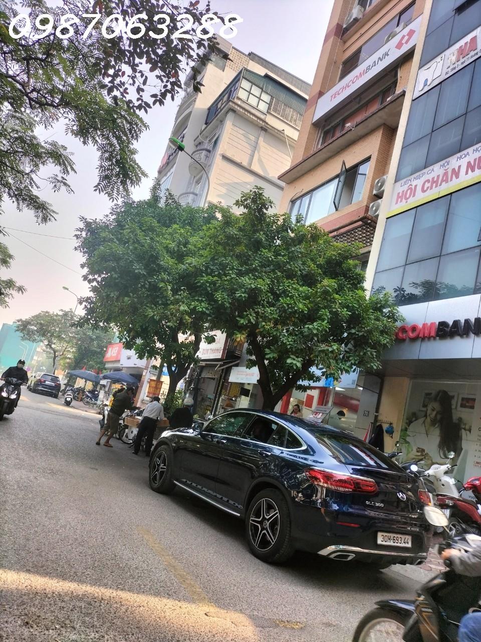 Bán nhà phố Chùa Láng- Đống Đa 61m 7 tầng- Thang Máy- Gara ô tô ở và kinh doanh đều đỉnh