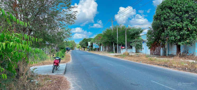 cần bán 5300 m2 đất 2MT nhựa QH 25m và 12m gần TT y tế long điền giá 6 tỷ