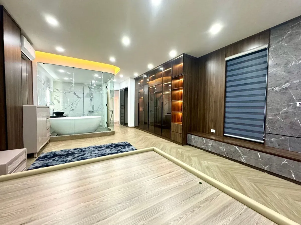 Ngọc Lâm Phố Cổ-Long Biên Quận-Bán nhà lô góc kinh doanh - 7 tầng thang máy gara ô tô Full nội thất.