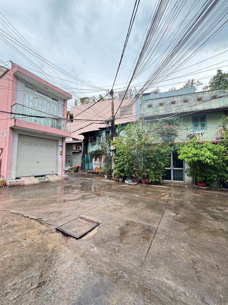 BÁN NHÀ MỚI ĐẸP SÁT BÊN HẺM XE HƠI NƠ TRANG LONG-30M2-3PN-CHỈ 3.3 TỶ.