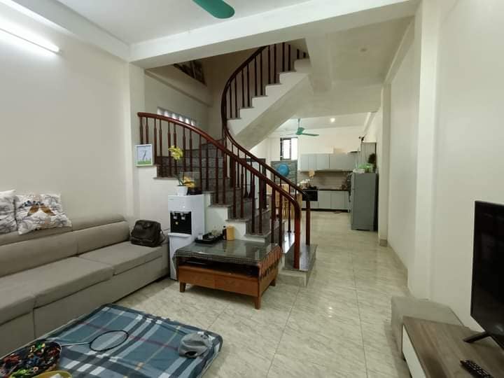 Bán Nhà Dân Xây Phố Bồ Đề, Long Biên 40m2, 5T, giá 5,75 tỷ