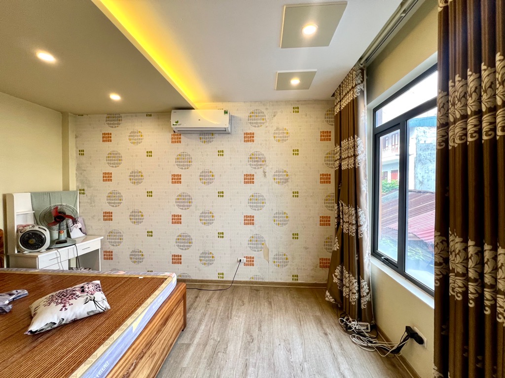 Bán Nhà Ngô Gia Tự, Long Biên 41m2, 4T giá 4,68 tỷ ( Phía trước thoáng sáng)