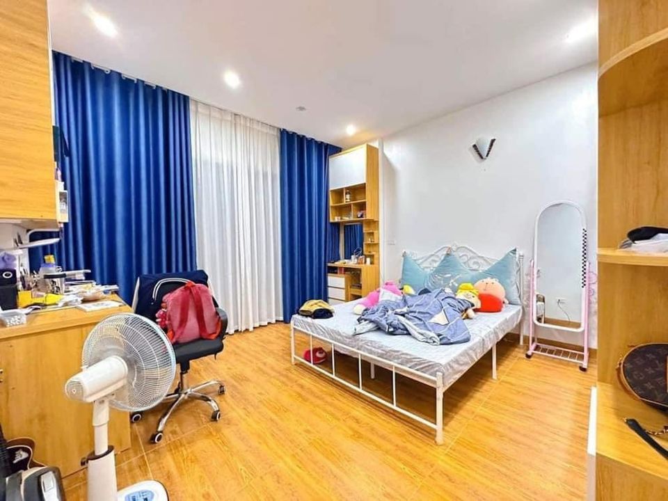 Bán Gấp Nhà Nguyễn Văn Cừ, Long Biên 47m2, 5T, giá 12,5 tỷ ( ô tô vào nhà)
