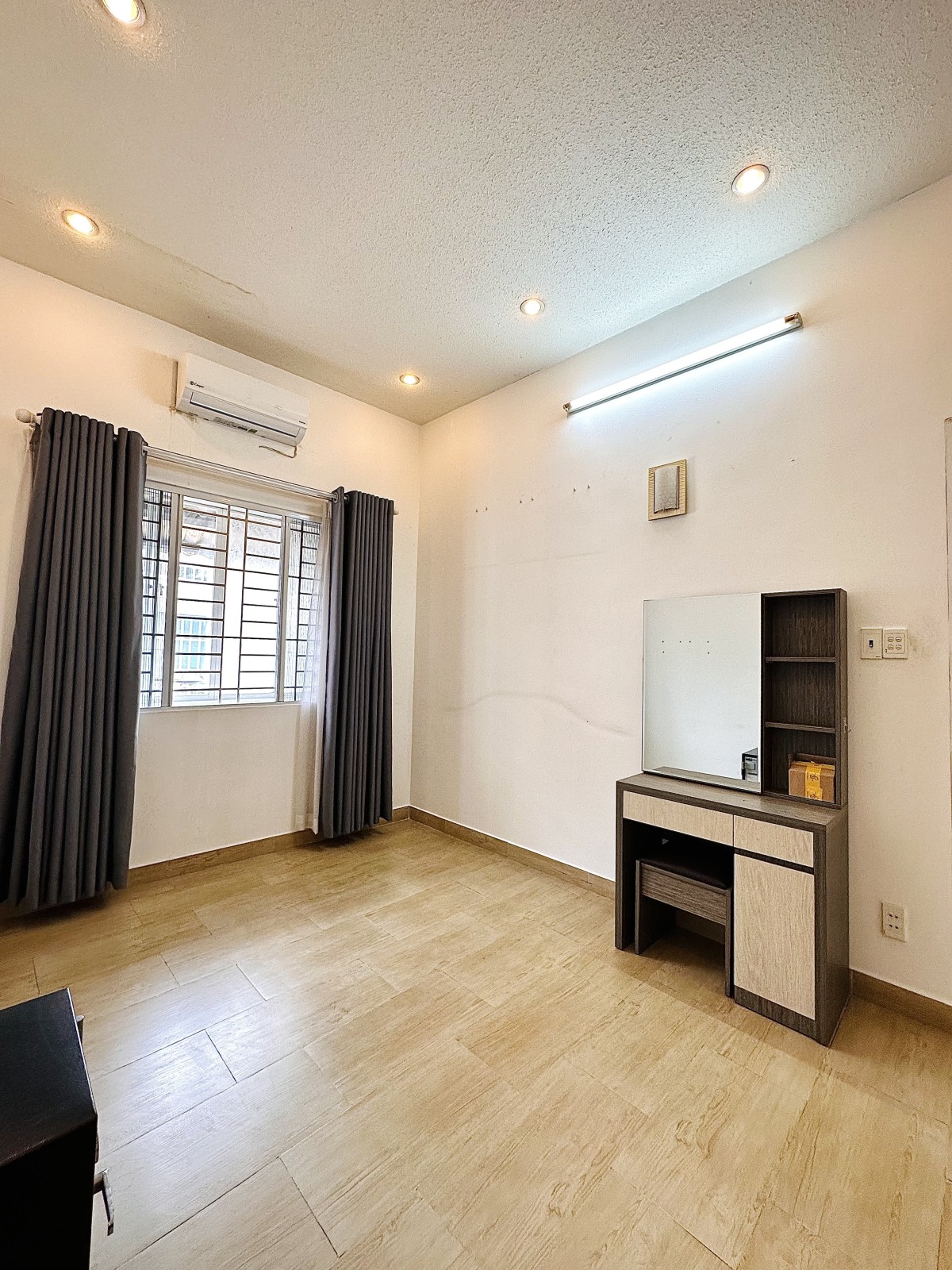 Bán nhà hẻm Cách Mạng Tháng 8,Quận 3 Giá rẻ Sát Mặt tiền 114m2 chỉ 6.5 tỷ