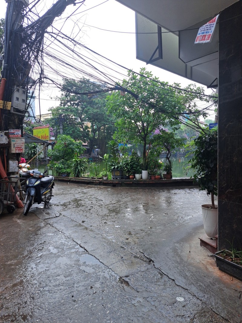 CĐT vào gấp, bán đất tặng nhà Chùa Láng 76m2 nở hậu, gần oto, 9,5 tỷ