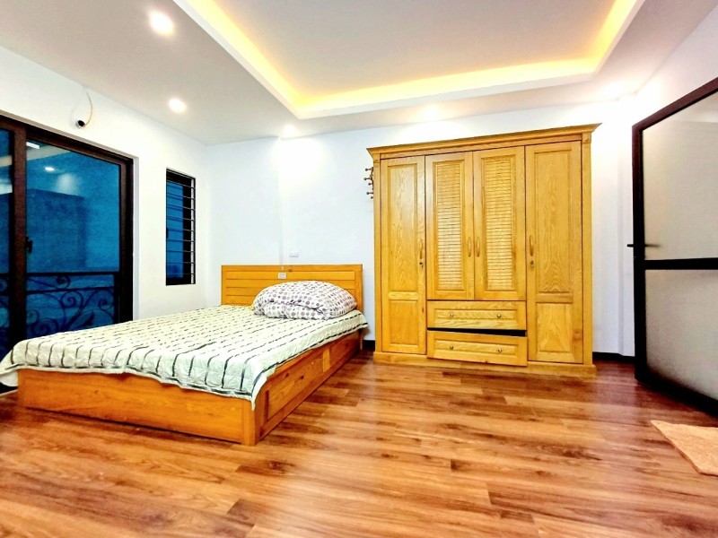 Bán nhà Tôn Đức Thắng 48m2 x 3 tầng, gần hồ Văn Chương, gần oto, nhỉnh 6 tỷ