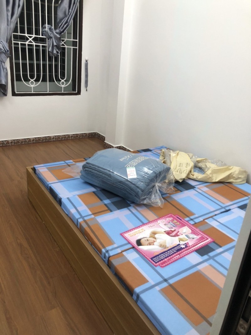 Bán nhà đẹp 3 thoáng 38m2 x 4 tầng, 5,75 tỷ, vài bước chân ra hồ Văn Chương, 10m ra oto