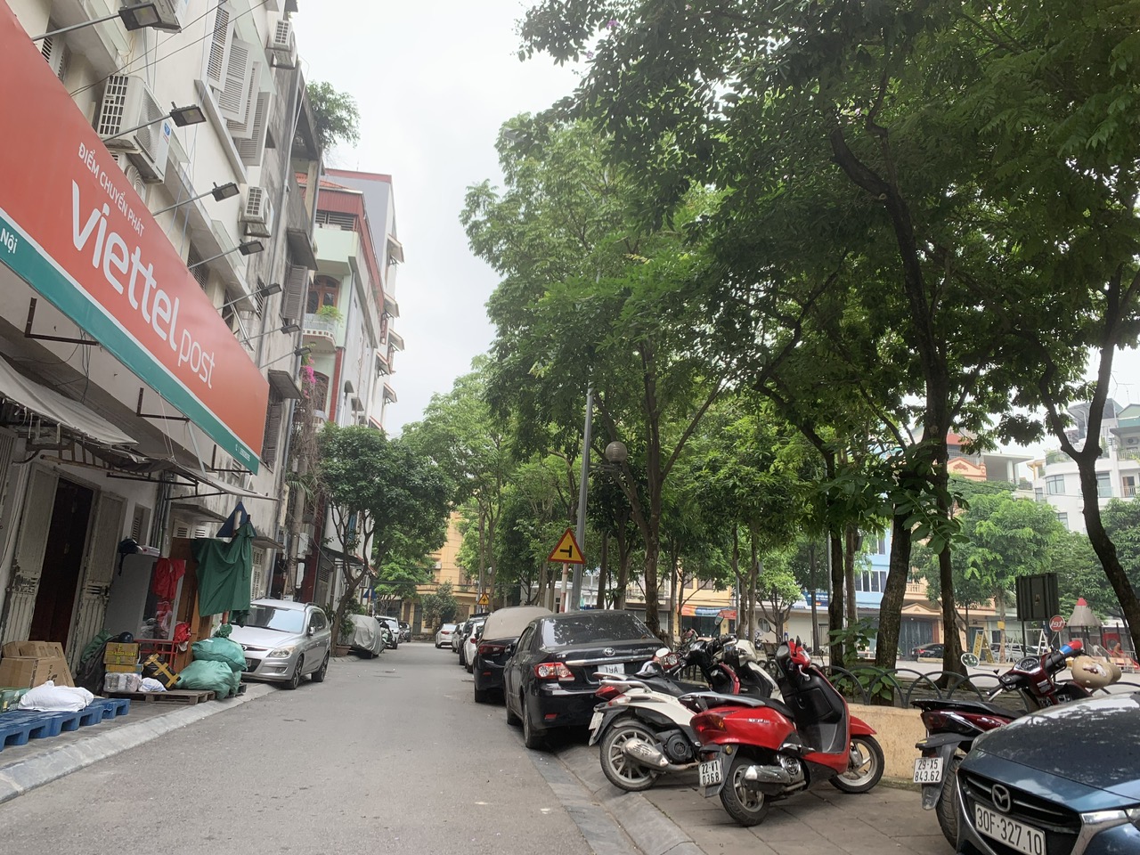 Bán nhà Hoàng Quốc Việt, Cầu Giấy, 42m , Ôtô, KD,11,3 tỷ. 0979353468