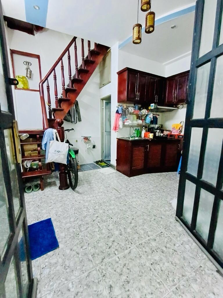 CHỈ 2.65 TỶ CÓ NGAY NHÀ HUỲNH VĂN BÁNH-3 TẦNG-2PN-DỌN VÀO Ở NGAY.