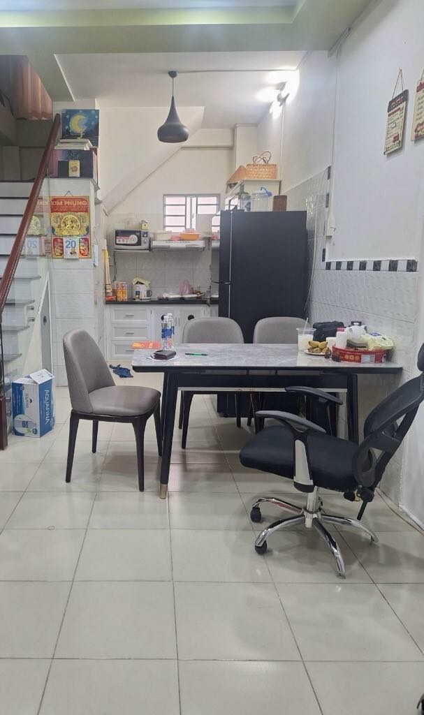 BÁN NHÀ HẺM 4M ĐƯỜNG HUỲNH VĂN BÁNH-3 TẦNG SẠCH ĐẸP-DỌN VÀO Ở NGAY CHỈ 3.5 TỶ.