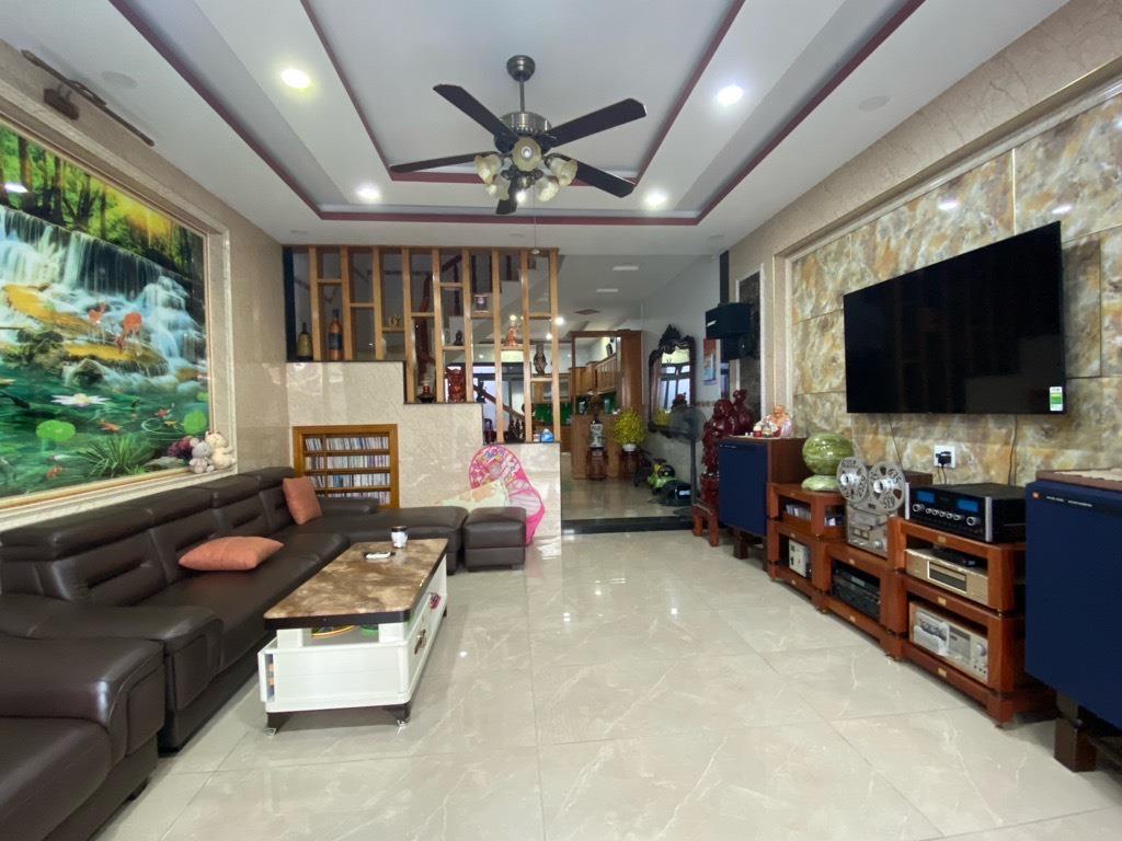 Bán Nhà riêng KHu Vip, Dân Chủ Thủ Đức,100m2, 4T, Full Nội Thất Cao Cấp Ở Ngay