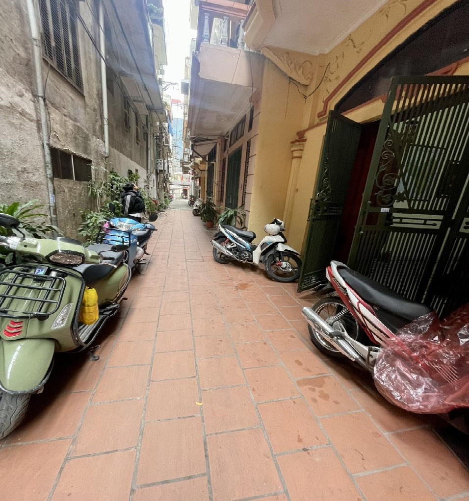 BÁN GẤP NHÀ dân xây ngõ 228 phố Tam Trinh, Ô tô ngay sát DT 46m × 5T. Chỉ 4 tỷ 450 triệu