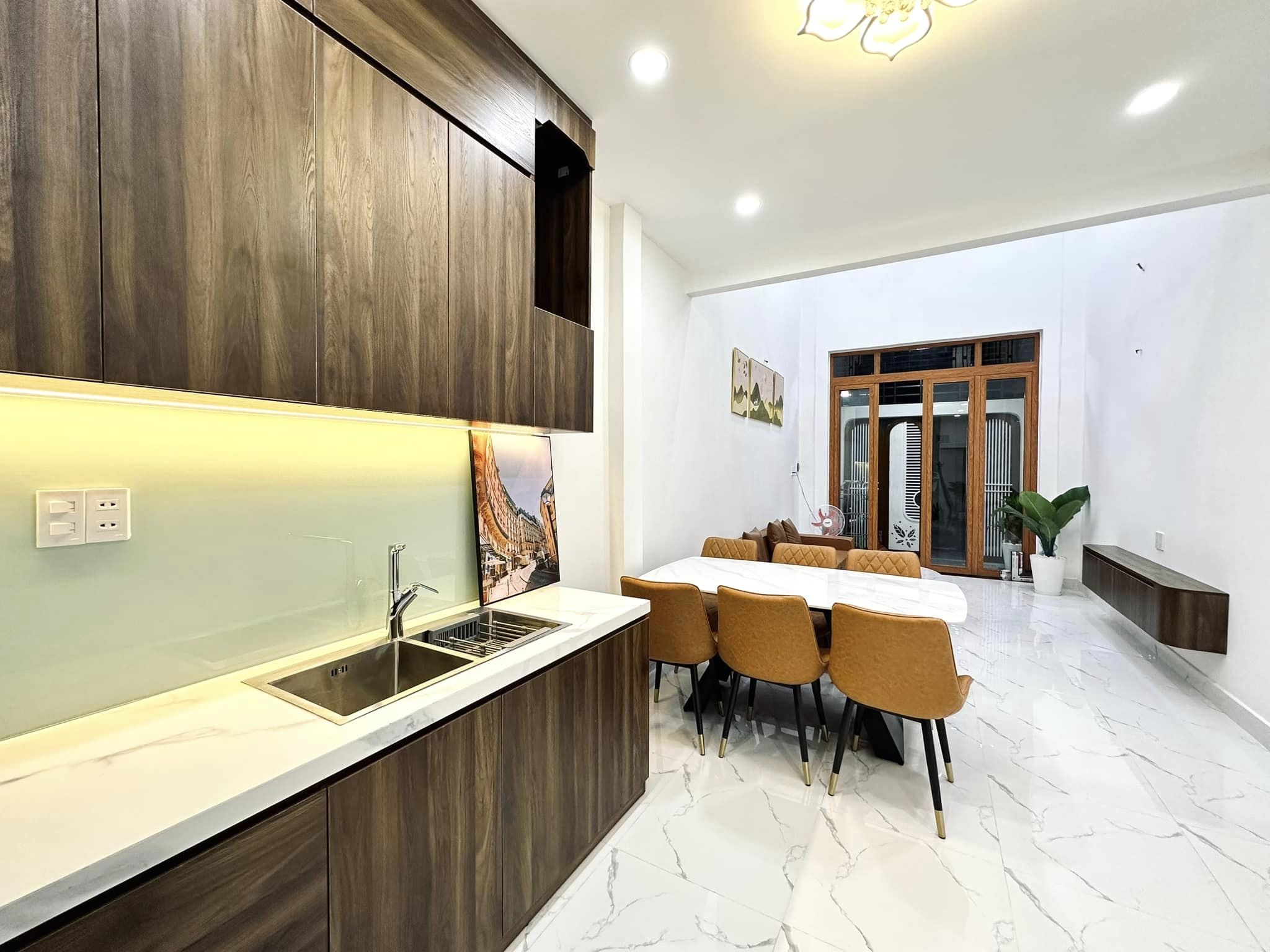 Bán nhà đường Trần Bình Trọng Quận 5,HXH ra Mặt Tiền vài bước nhỉnh 7 tỷ.