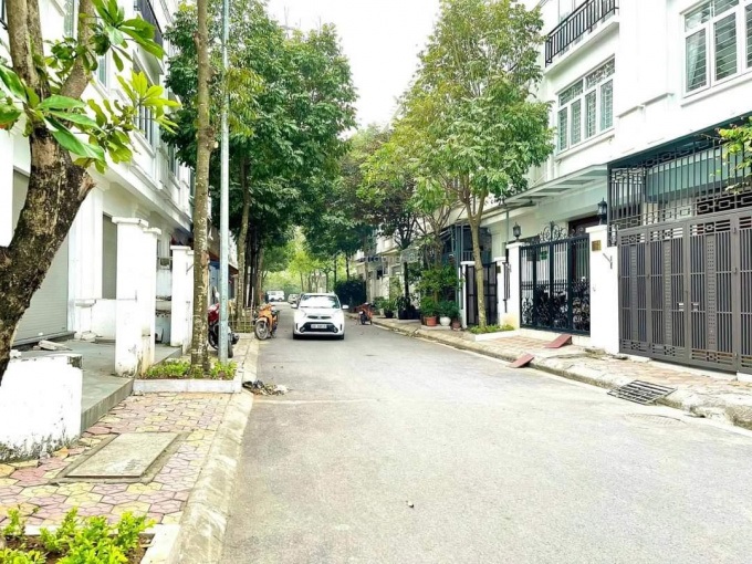 Chính chủ cần cho thuê nhà liền kề xây thô căn góc tại liền kề Hải Âu , KĐT Cầu Bươu, Thanh Trì, Hà Nội.