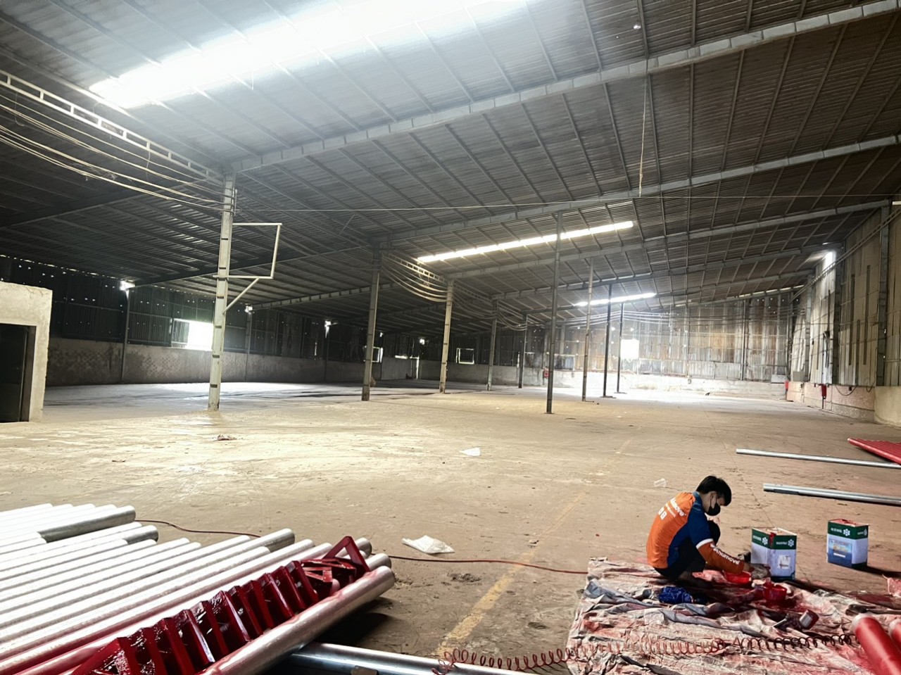 Cho Thuê Xưởng Bến Cát Bình Dương – Khu Vực Sản Xuất Đa Ngành Nghề.Diện tích: 2400m² .Giá thuê: 55,000 VND/m²