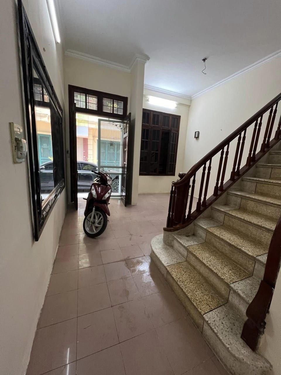 Mặt ngõ Phố Vọng, Hai Bà Trưng, Hà Nội, DT 50m, MT 5m Giá 18 triệu/tháng - ở, VP