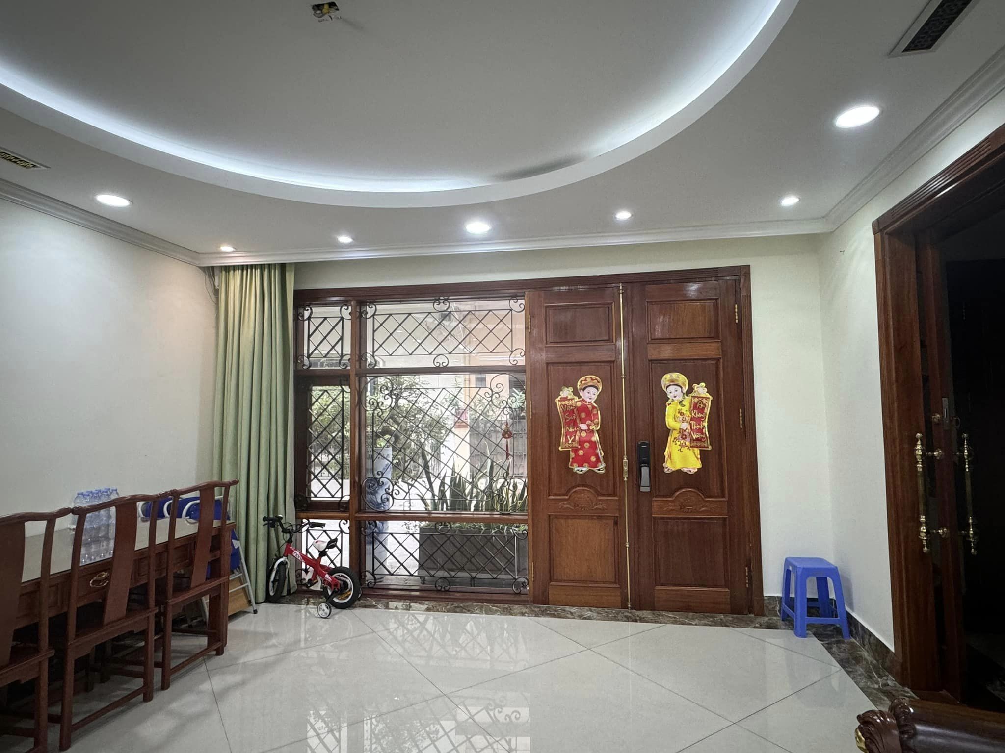 Cho thuê nhà mặt ngõ Minh Khai.HBT . DT 55m2- 1tầng-MT 5m. Giá 10 triệu (ctl) ở hoặc kd on